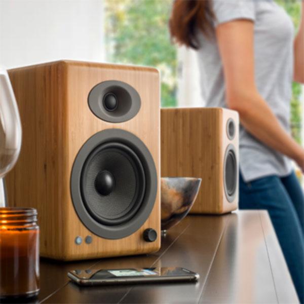 (お取り寄せ) Audioengine オーディオエンジン A5+ ワイヤレス・パワードスピーカー ソリッド・バンブー (送料無料)の画像