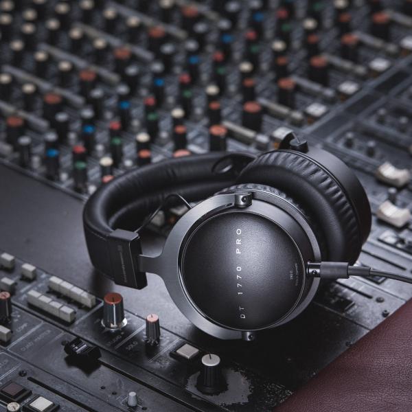 有線ヘッドホン beyerdynamic ベイヤーダイナミック DT 1770 PRO (250