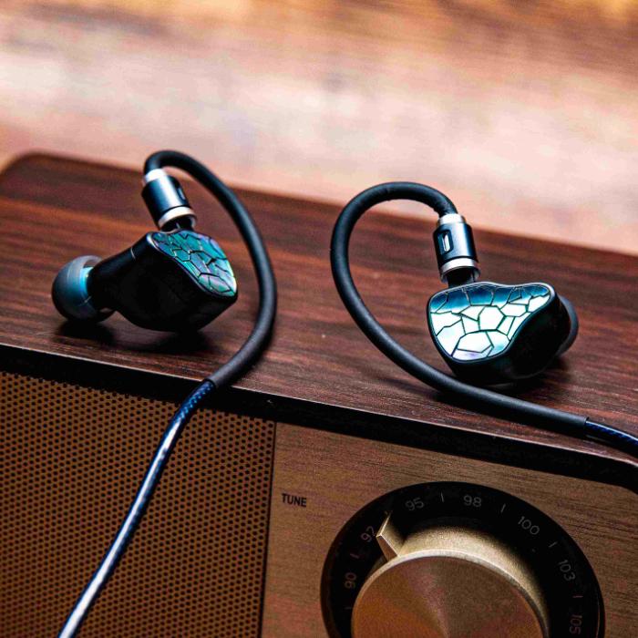 THIEAUDIO Hype 4 MKII イヤホン イヤフォン 有線 カナル 密閉型 2pin リケーブル ストレート型 プラグ 3.5mm 4.4mm 没入感 ハイブリッドの画像