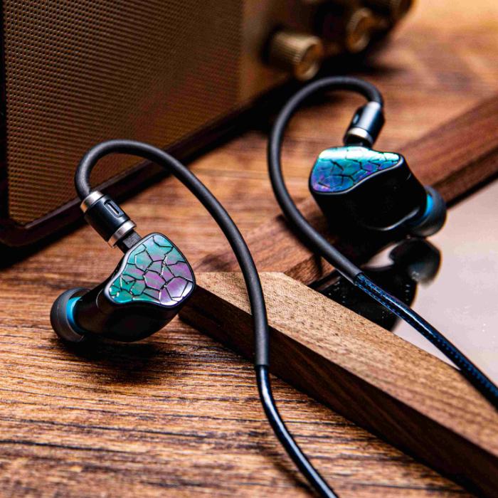 THIEAUDIO Hype 4 MKII イヤホン イヤフォン 有線 カナル 密閉型 2pin リケーブル ストレート型 プラグ 3.5mm 4.4mm 没入感 ハイブリッドの画像