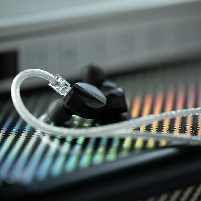 水月雨 (MOONDROP) Kadenz e☆earphone x MOONDROP 有線イヤホン