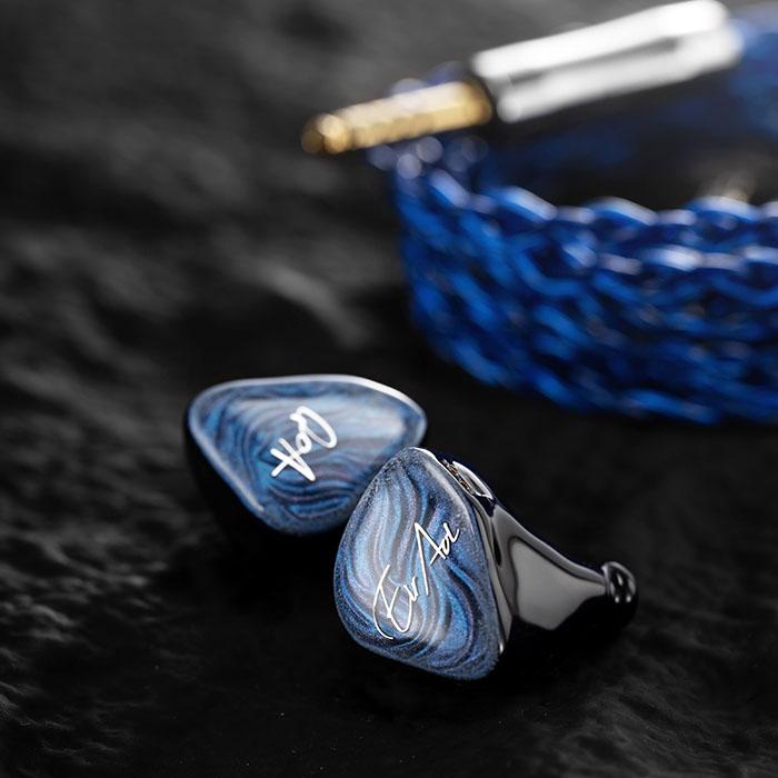 QoA Misty Blue 有線イヤホン イヤホン 耳掛け式 シュア掛け CIEM 2pin
