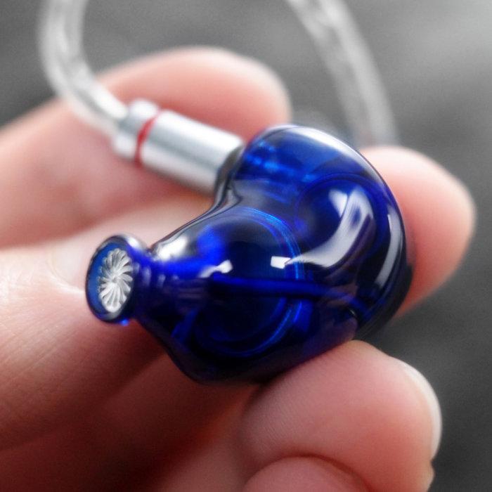 QoA bijou 有線イヤホン QoA（Queen of Audio） QoA bijou 有線イヤホン カナル型 密閉型 耳