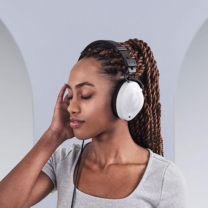 お取り寄せ) RODE Microphones NTH-100W ホワイト ヘッドホン 有線