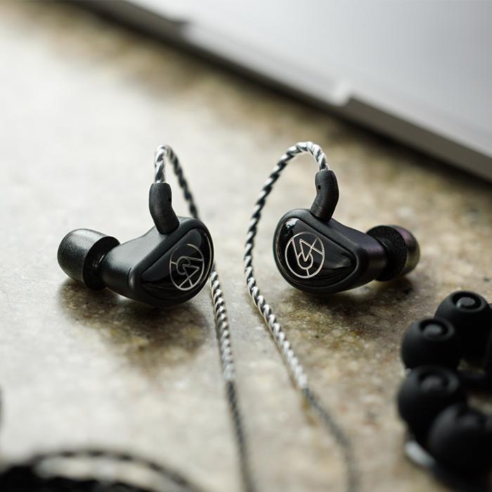 (お取り寄せ) 64 AUDIO Aspire 4 有線イヤホン 4ドライバー カナル型 耳かけ型 リケーブル対応 モニターイヤホン シックスティーフォーオーディオ (64A-7365)の画像