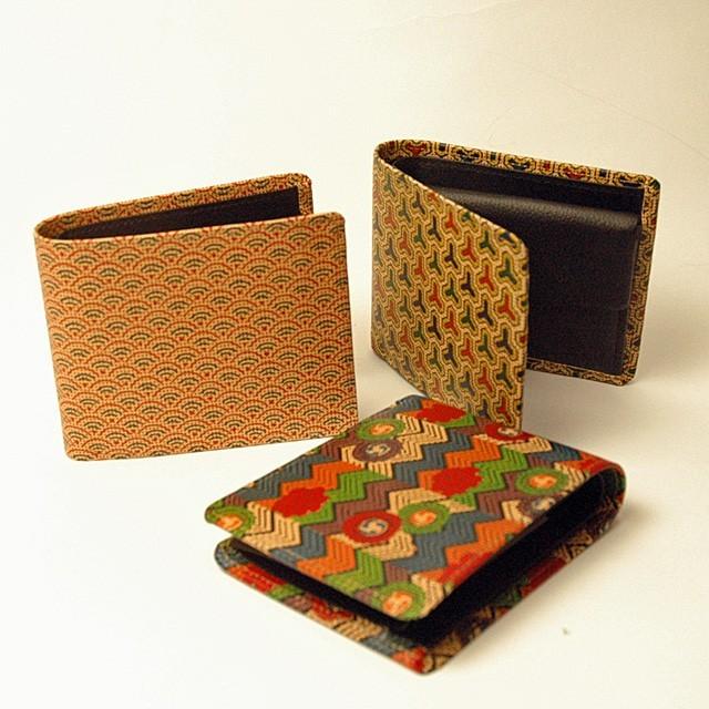 印傳屋（INDEN-YA） 二つ折り財布 財布 更紗 印伝 鹿皮 漆塗り 手作り