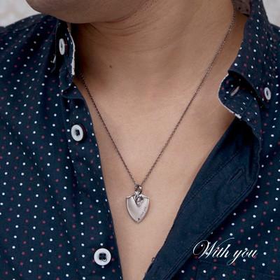 Red string ペアネックレス 刻印可能 名入れ シルバー製 (SV925) レッドダイヤモンド ハート&シールド(盾)モチーフ アラベスク 唐草 ペアペンダント 30代 40代 50代 : Red string 運命の赤い糸 - 通販 - Yahoo!ショッピング Red string ペアネックレス 刻印可能 名入れ シルバー製 (SV925) レッドダイヤモンド ハート&シールド(盾)モチーフ アラベスク 唐草 ペアペンダント 30代 40代 50代 : Red string 運命の赤い糸 - 通販 - Yahoo!ショッピング