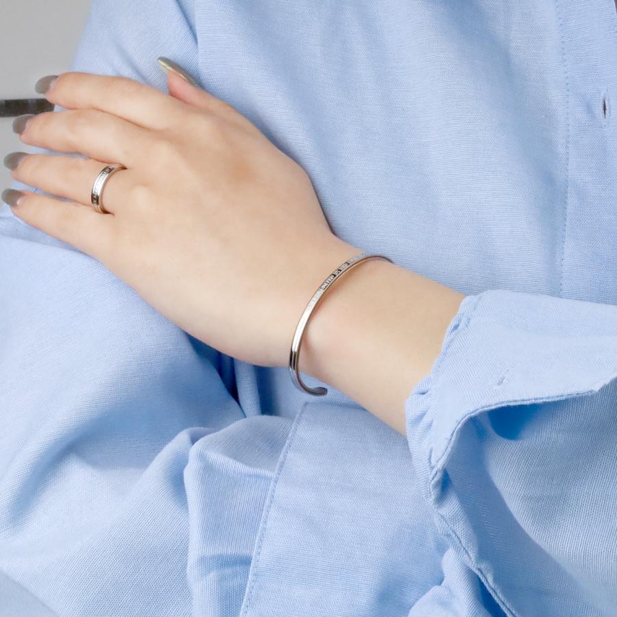 Red string 本物の赤い糸が入ったペアバングル ダイヤモンド Red string 本物の赤い糸が入ったペアバングル ダイヤモンド