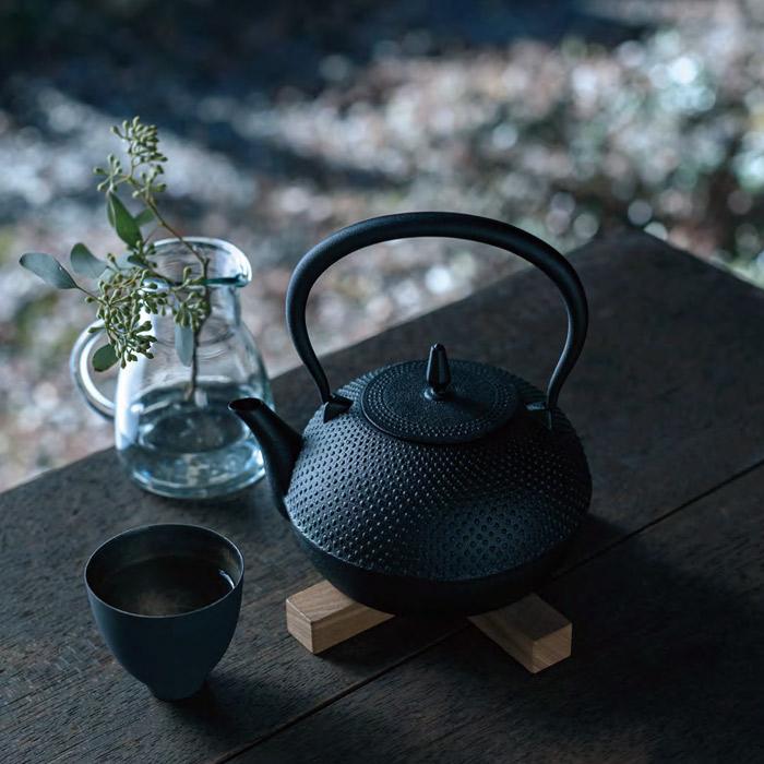 南部鉄器 南部鉄 鉄瓶 梔子（くちなし）さくら文様 墨 IH対応 約直径