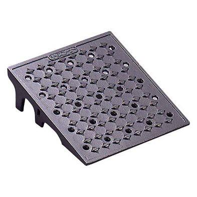 段差スロープ 段差解消 特殊車両用キャスコーナーH級 100mm段差用本体・300×335×95mm 30t車まで 鋳鉄製 駐車場のバリアフリー