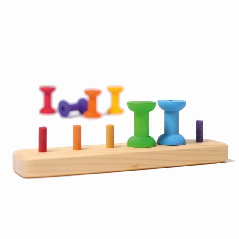 ひも通し 虹のボビン 木のおもちゃ GRIMM'S社 グリムス ドイツ 知育