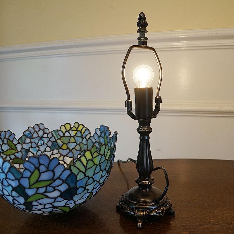 ステンドグラス　ランプ　スタンドライト　藤の花 ステンドグラス ランプ スタンドライト 藤の花 - メルカリ