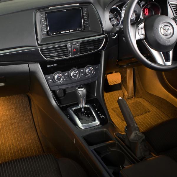 アテンザ アテンザワゴン Gj系 専用ledフットライトキット フットランプ エーモン E くるまライフ 2277 エーモン E くるまライフ 通販 Yahoo ショッピング