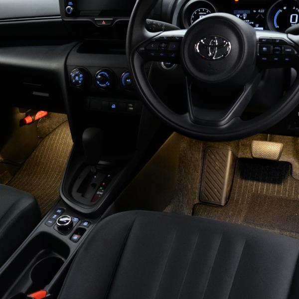 amon ヤリスクロス(MXPB10・15/MXPJ10・15) 専用 LED フットライト 車