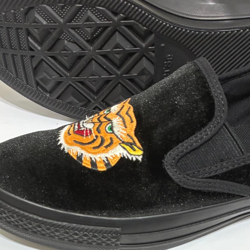 CONVERSE（コンバース） カンフースリッポン トラ刺繍 ベルベット