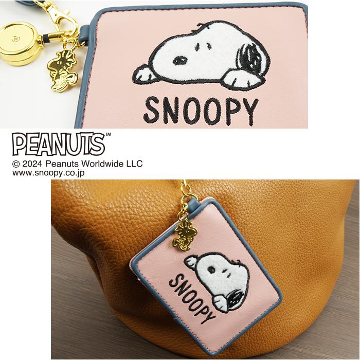SNOOPY（スヌーピー） パスケース 定期入れ リール付き カードホルダー