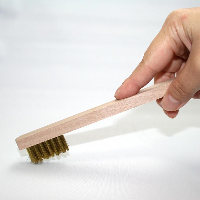 真鍮ブラシ　先端角なし　保管用穴あり　木柄　ガム取り　さび落とし日本製 |  | 03