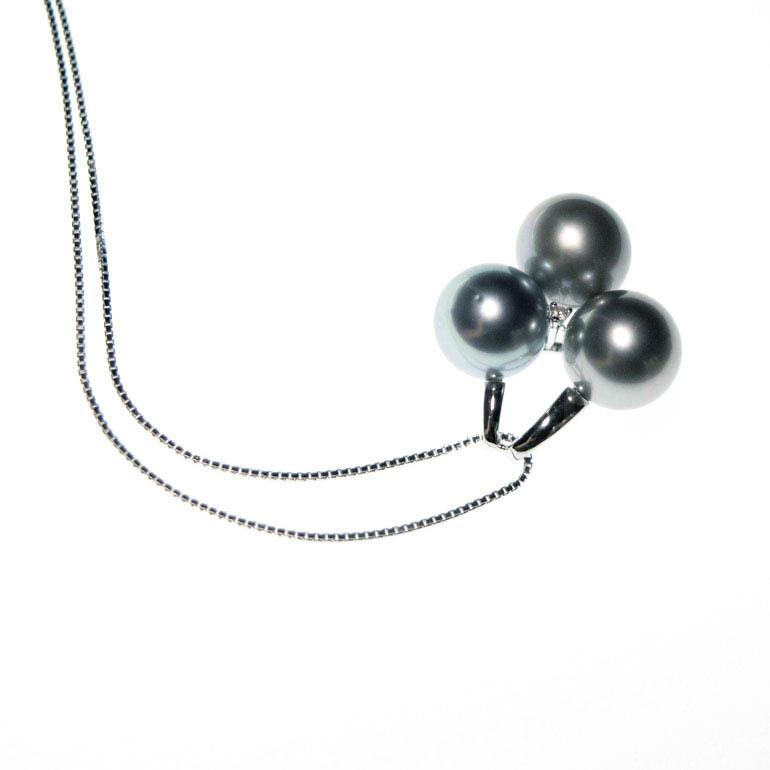 贅沢なタヒチ黒蝶真珠グレー系10-11mmペンダントトップ付 トリロジー シルバーチェーンネックレス 送料無料 保証書 ケース付 ラッピング無料 動画あり
