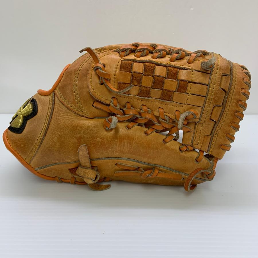アンダーアーマー Under Armour UA 1313826 少年軟式 子ども オールラウンド グローブ グラブ 右投げ  中古品  野球 8635 アンダーアーマー Under Armour UA 1313826 少年軟式 子ども オール