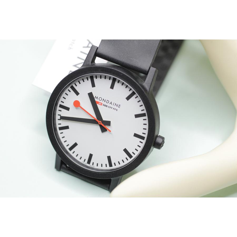 MONDAINE（モンディーン） 腕時計 エッセンス essence 41ミリサイズ