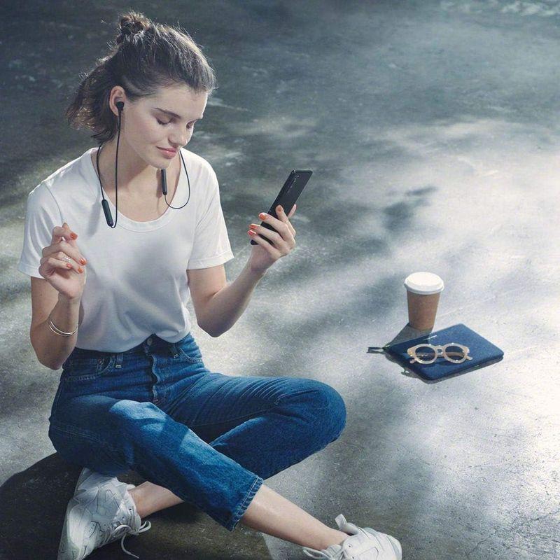 ソニー ワイヤレスイヤホン: 重低音モデル / bluetooth / AAC対応 / 最大15時間連続再生 2019年モデル / マイク付 ワイヤレスイヤホン 重低音モデル bluetooth AAC対応 最大15時間連続再生 2019年モデル マイク付