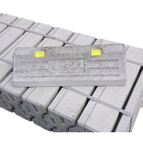 KMパーキングブロック(2個) 反射キャップ付き 高さ110mm 幅600mm 川本