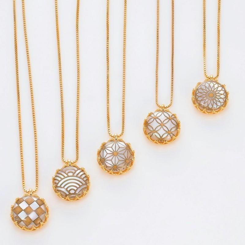 受注生産 納期2週間 水晶 ネックレス ペンダント おしゃれ 和の彩 Wanoiro 江戸文様が粋な水晶と白蝶貝のペンダント ギフト プレゼント 贈り物 敬老の日 長寿祝 a ココチのくらし雑貨店 通販 Yahoo ショッピング