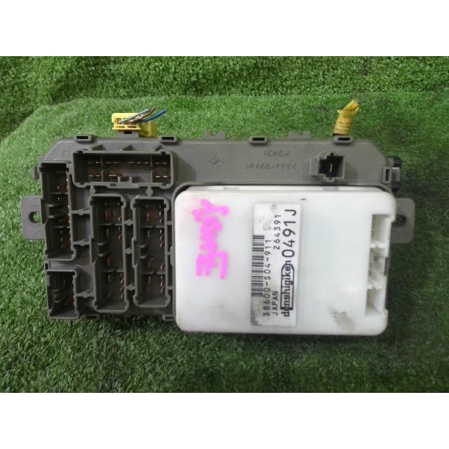 シビック E-EK3 ヒューズボックス VTI D15B R81 H9年 38200-S04 シビック E-EK3 ヒューズボックス VTI D15B R81 H9年 38200-S04