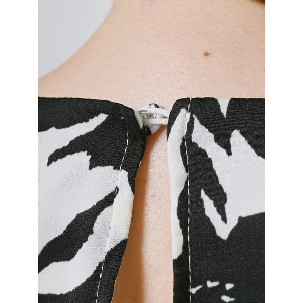 T*n様 黒白石 山形 水石 木製台座付き 楽天市場】【黒御影石】 垂直型四角 貫通穴（20ミリ） 3.5寸 1