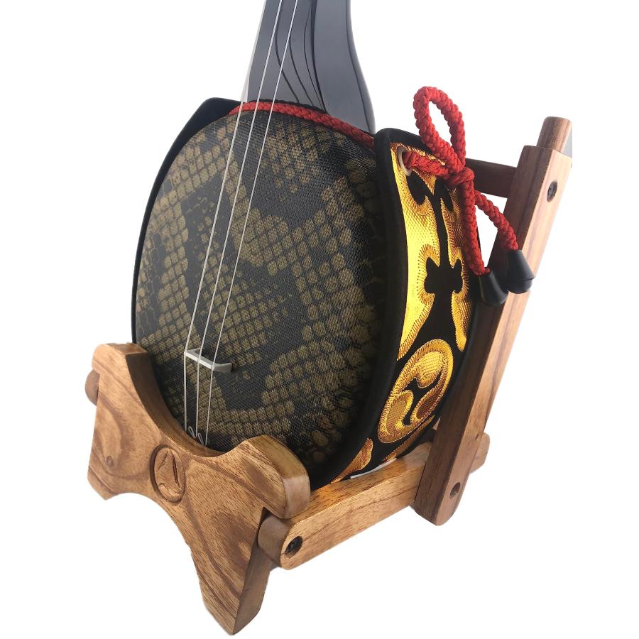 【美品】木製 三線立て スタンド 三角型 三線スタンド（ブラウン）｜スタンダードな三線スタンド(ブラウン)です