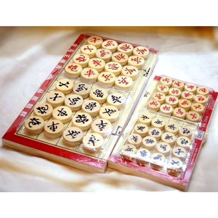 象棋（シャンチー) チャイニーズチェス(中国将棋)木製盤付き 中サイズ