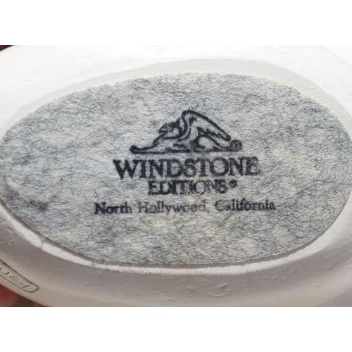 マイアサウラの赤ちゃん恐竜の卵 レプリカ・フィギュア（スタチュウ）　【孵化恐竜の彫刻置物】 