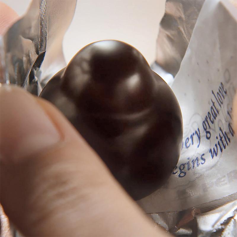 Baci バッチ オリジナル ダークチョコレート150g(12粒) ヘーゼルナッツ