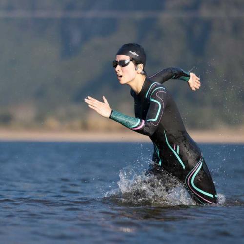 【長期保証付】Shokz(AfterShokz) ショックス(アフターショックス) OPENSWIM PRO グレー 骨伝導イヤホン Bluetooth 5.4 防水・ MP3 SKZ-EP-000028 SKZEP000028の画像