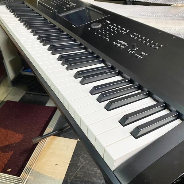 KORG KRONOS 73 Korg Kronos 2 73-key Synthesizer Workstation, (2