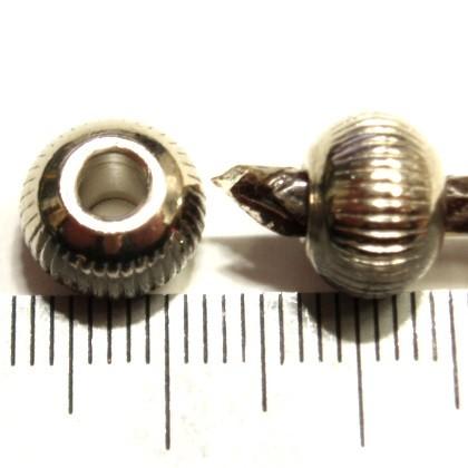 [CH015]メタルビーズ　No.232 シルバー　約10×7mm　3mm穴 2ケ[RPT] |  | 01