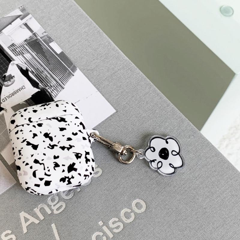 メーカー直送 アクセサリー チャーム キーリング キーホルダー ポーチ Airpods Pro 財布 かわいい シンプル おしゃれ 飾り 小さめ モノクロ イラスト フラワー 花
