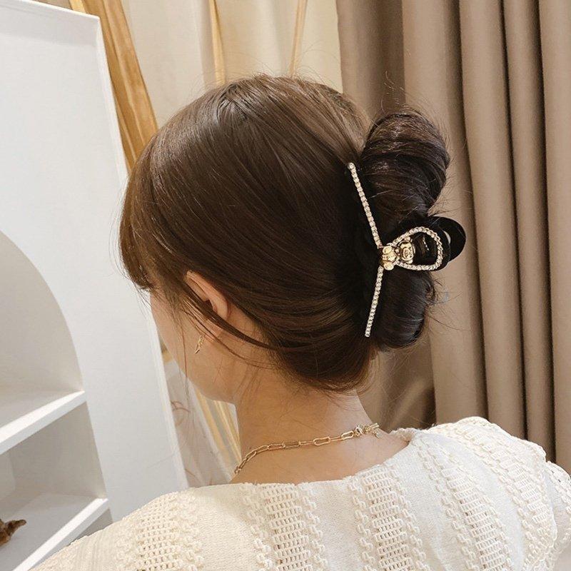 バンスクリップ ヘアアクセサリー 韓国 キラキラ ビジュー クマ モチーフバンスクリップ 大きめ ヘアクリップ シンプル 大人 レディース 髪留め 簡単 :5022101153:Accessory Shop ECLAN - 通販 - Yahoo!ショッピング バンスクリップ ヘアアクセサリー 韓国 キラキラ ビジュー クマ モチーフバンスクリップ 大きめ ヘアクリップ シンプル 大人 レディース 髪留め 簡単 :5022101153:Accessory Shop ECLAN - 通販 - Yahoo!ショッピング