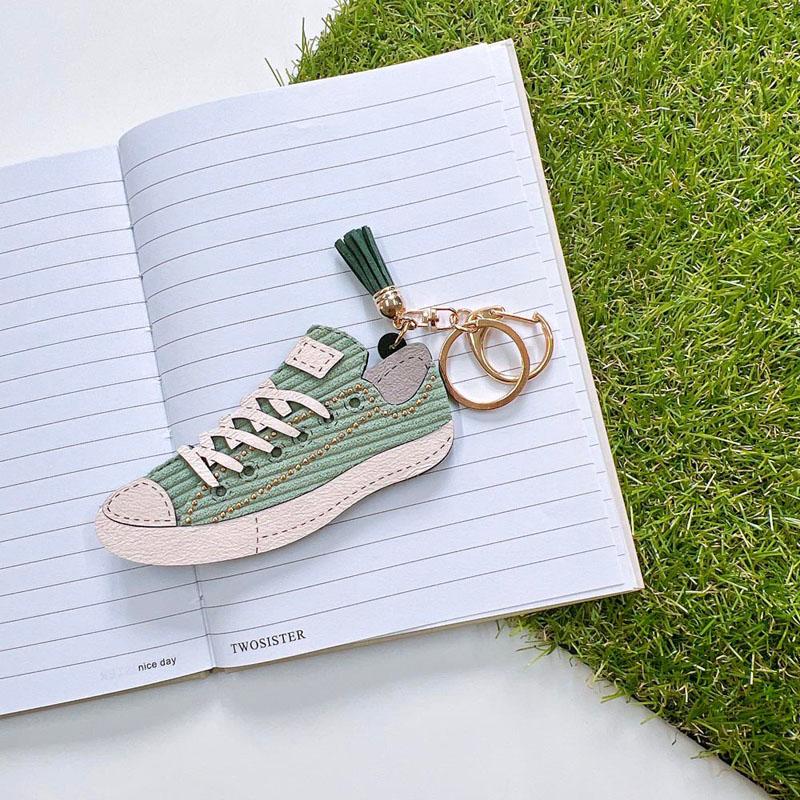 タッセルキーホルダースニーカー