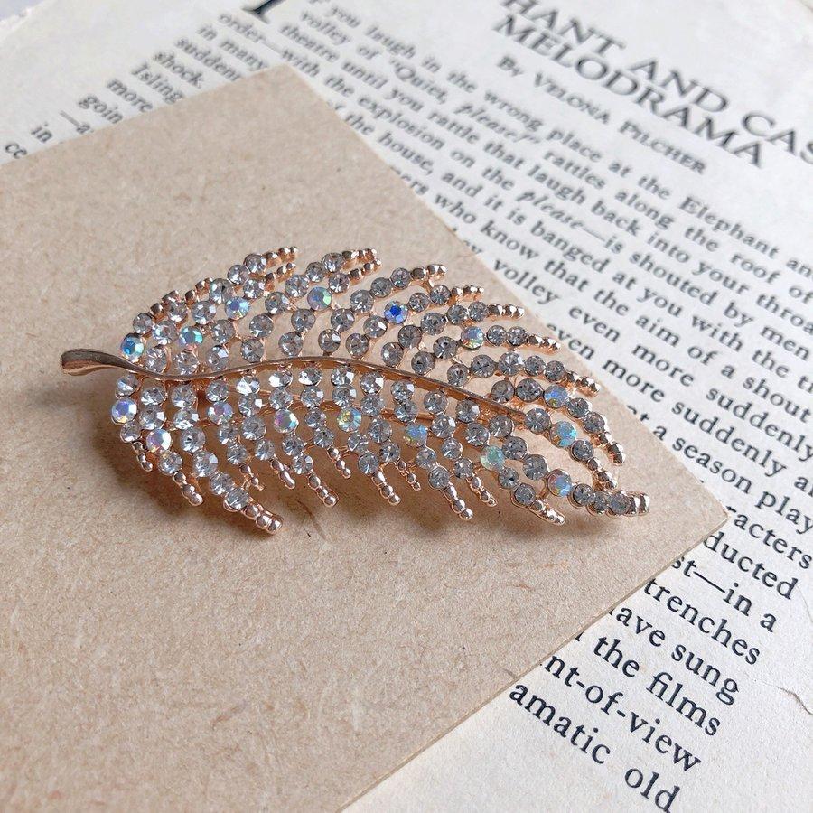 294円 Sale 95 Off ブローチ ピン パール リーフモチーフ ゴールド 葉 おしゃれ キラキラ ゴージャス ポイント レディース 高級感