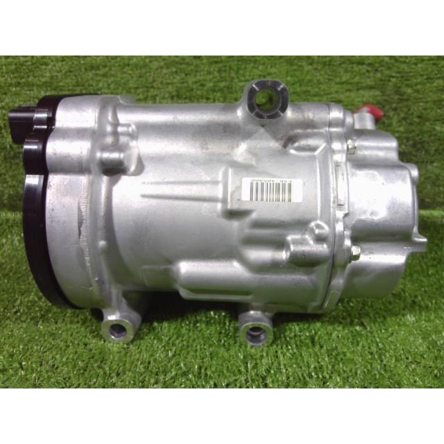 ヴォクシー 6AA-ZWR95W エアコンコンプレッサー ハイブリッドS-Z 4WD 7