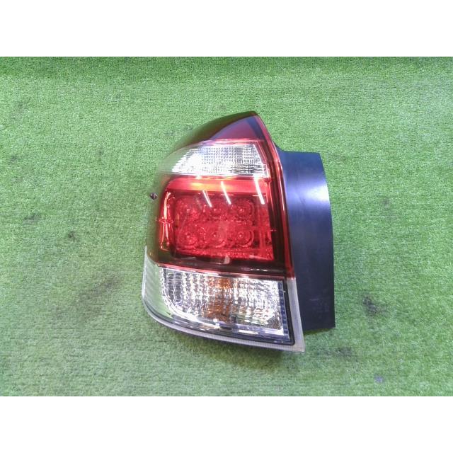 カローラフィールダー DAA-NKE165G 左テールランプ ハイブリッドG 040