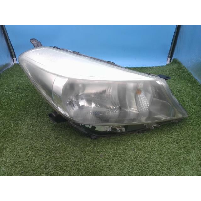ヴィッツ DBA-NSP130 右ヘッドライト U 209 コイト 52-236 81145-52D40