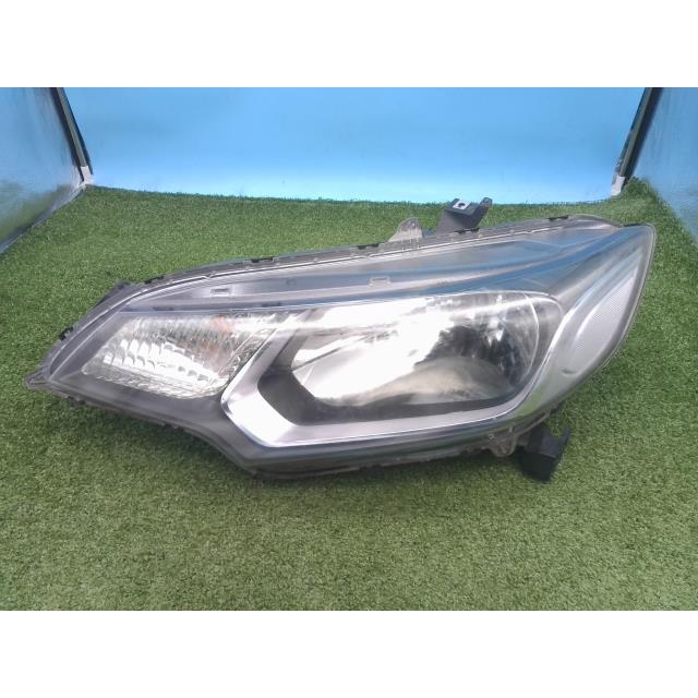 フィット DAA-GP5 左ヘッドライト ハイブリッド Fパッケージ NH731P