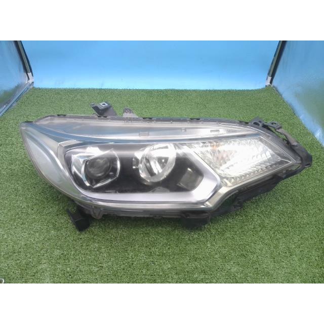 フィット DAA-GP5 右ヘッドライト ハイブリッド Sパッケージ NH731P