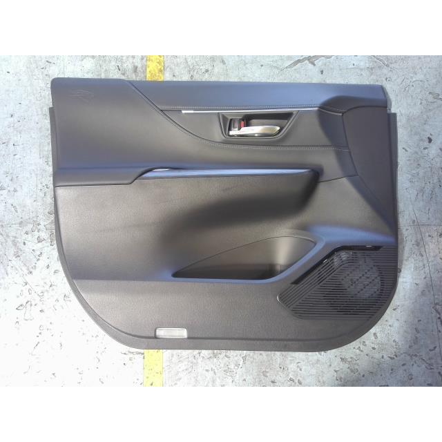 ハリアー 6AA-AXUH80 左Fドアトリム HV Z レザーパッケージ 070 67620