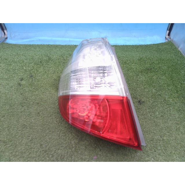 フィット DBA-GE8 左テールランプ RS NH624P スタンレー P7612 33550