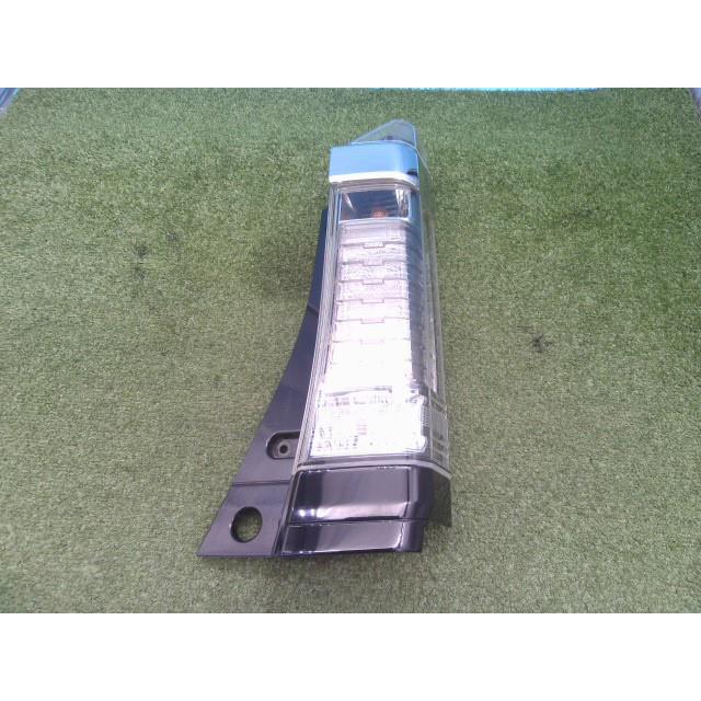 N-BOX N−BOX DBA-JF1 右テールランプ カスタムG ターボSSブラック