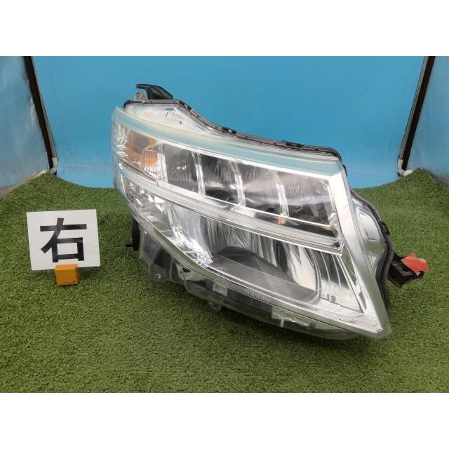 ルーミー DBA-M900A 右ヘッドライト カスタムG-T X07 スタンレー W3918