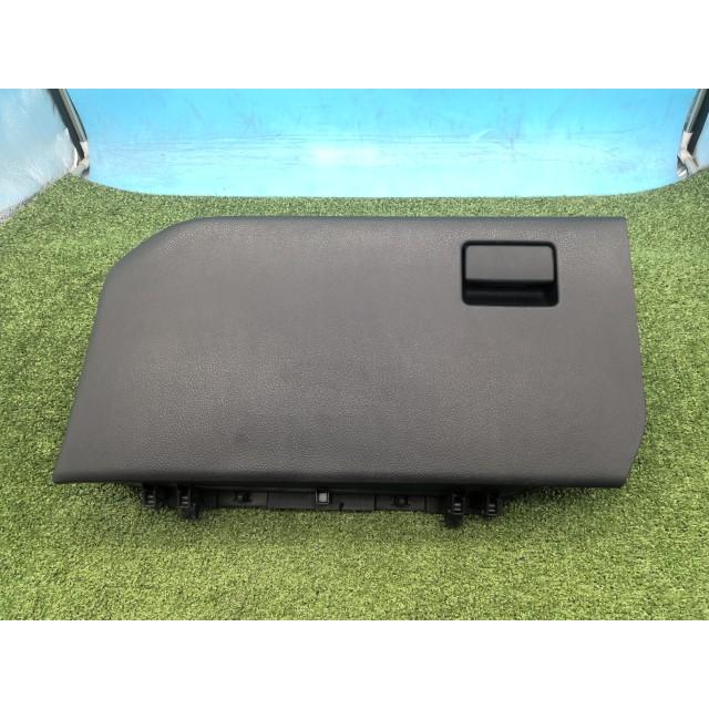 ヴォクシー DAA-ZWR80G グローブBOX ハイブリッドV 221 55550-28130